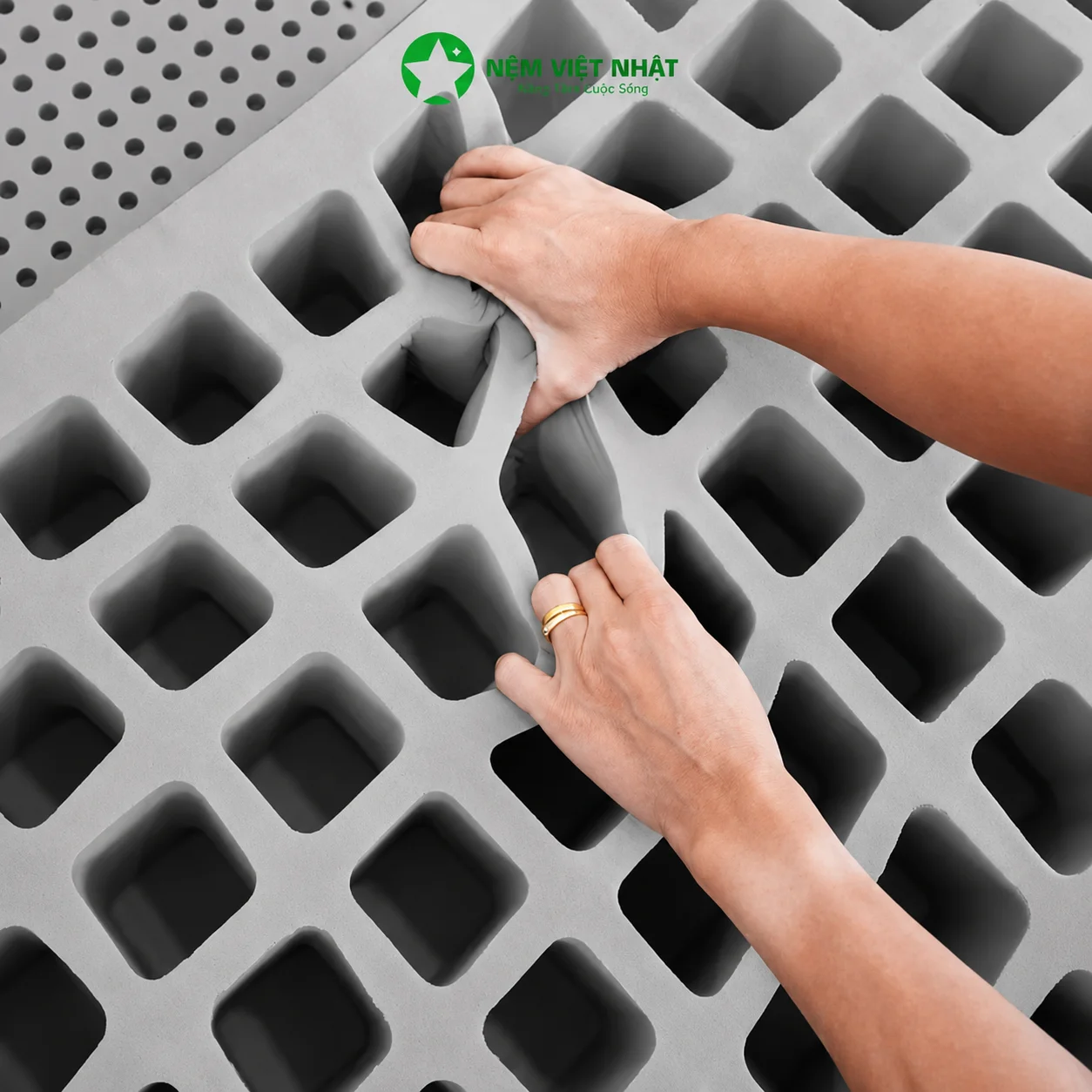 Nệm Cao Su Việt Nhật Coolax - mát trọn giấc, khử mùi êm ái nâng đỡ - Ảnh 4