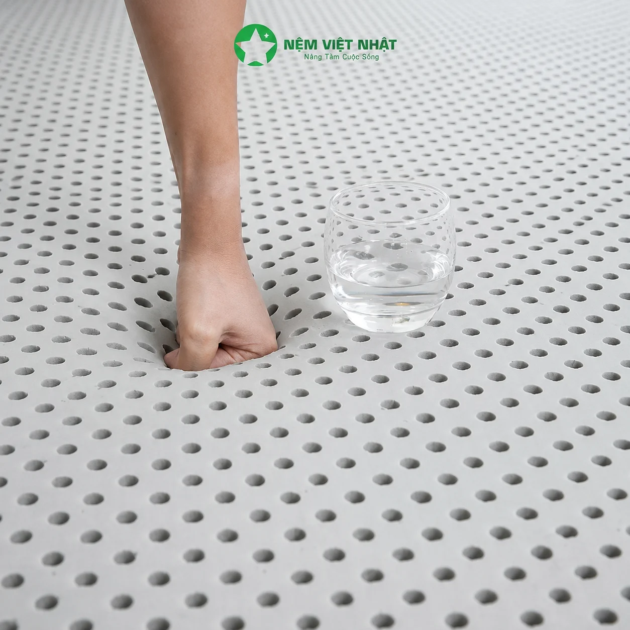 Cấu trúc thông khí hai mặt Nệm Cao Su Việt Nhật Coolax